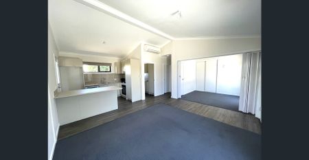 Three bedroom Townhouse - Photo 2