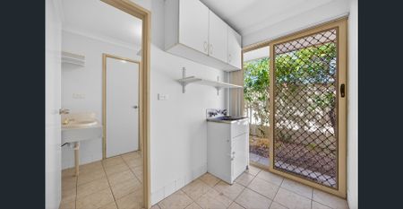 NEAT AND TIDY 3 BEDROOM HOME. 1 WEEK FREE RENT for 12mth LEASE - Photo 4