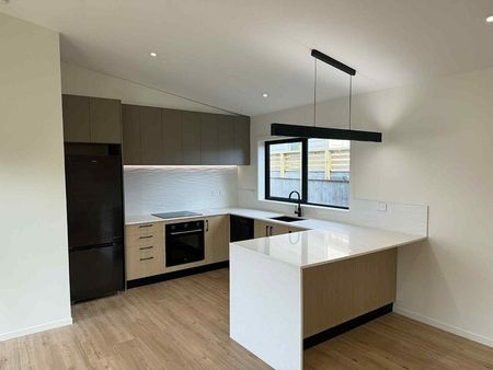 New build by the beach - Photo 4