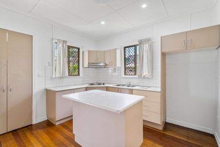 For Lease: Freshly Updated Family Home in a Quiet Goodna Location! - Photo 5