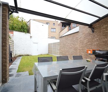 Stadswoning met tuin en parkeerplaats te huur in centrum Ieper. - Photo 5