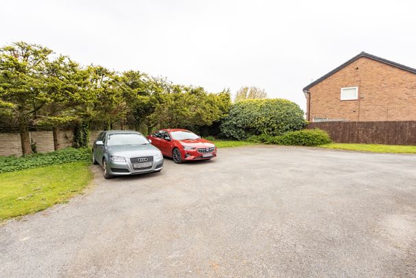 Studio Flat, Honeysuckle Drive, L9 - Photo 1