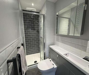 Horseshoe Crescent, The Garrison, Southend On Sea, SS3 - Photo 4