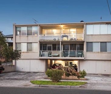 “RENOVATED TWO-BEDROOM APARTMENT WITH STUNNING BAY VIEWS!” - Photo 6