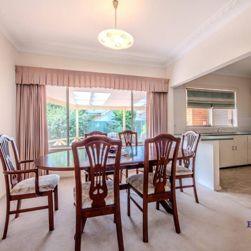 Convenient location, yet quiet! - Photo 1