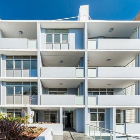 Modern One Bedroom Apartment - Photo 3