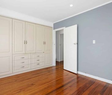 Beautiful 4 Bed Room family home in Torbay - Photo 1