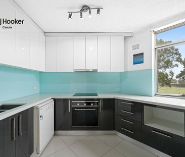 Bright & Modern 2 Bedroom Apartment - Photo 2