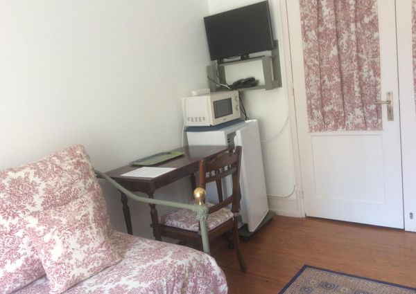 Quarto mobilado e varanda Lisboa Entrecampos