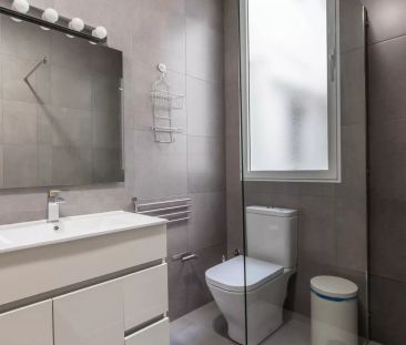 Double bed in Rooms for rent in modern 5-bedroom apartment in L'Eix... - Photo 5