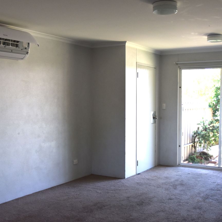 Tidy Corner Unit in quiet complex - Photo 1