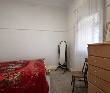 Eaglehawk Cottage filled with character - Photo 4