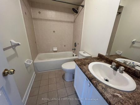 For Lease - 426 Orange Walk Crescent, Mississauga, Ontario - Photo 5