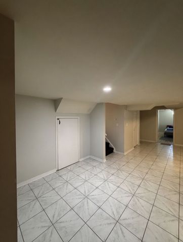 For Lease - 560 Garden Walk, Mississauga, Ontario - Photo 5