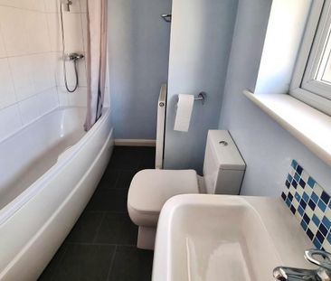 3 bedroom semi-detached house to rent - Photo 5