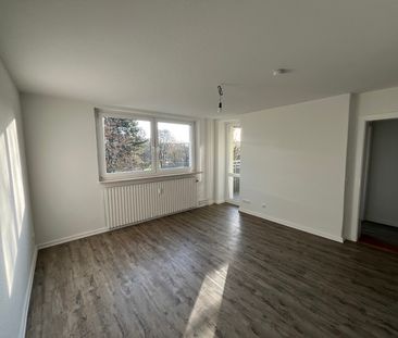 Hübsche 2-Zimmer-Wohnung mit EBK und Balkon! - Photo 3