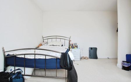 A well-presented four-bedroom townhouse, ideally positioned within the highly regarded Cheswick Village development. - Photo 5