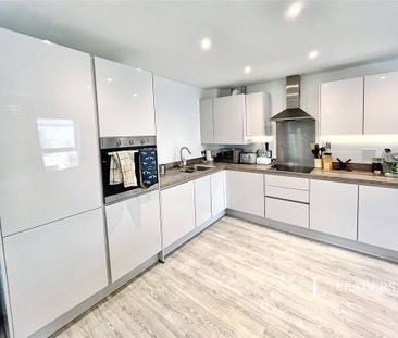 2 bedroom coach house to rent - Photo 2