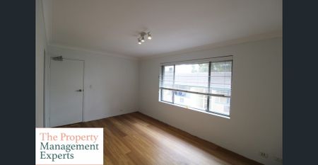 Fresh 2 bedroom apartment with garage! - Photo 4