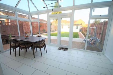 Instow Road, Earley, Reading, RG6 - Photo 2