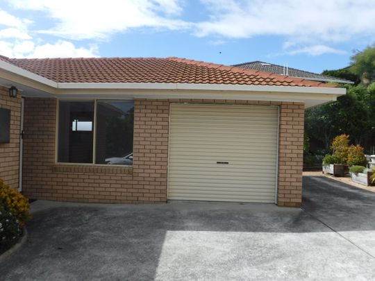 2/4 Hickson Place, West Hobart TAS 7000 - House For Rent | Domain - Photo 1
