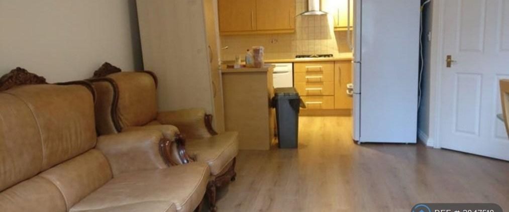 1 bedroom in a flat share to rent - Photo 1