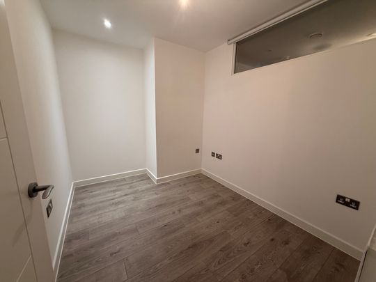 Edinburgh Gate, Harlow - Photo 1