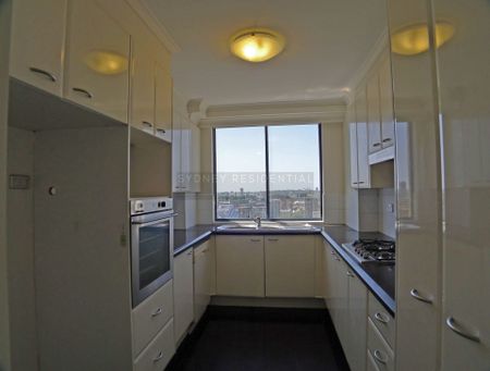 High Floor 3 Bedroom Apartment with Views - Regis Tower - Photo 3