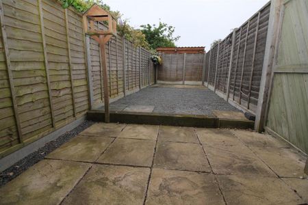 2 bedroom terraced house to rent - Photo 4