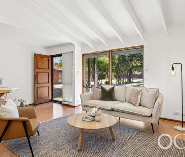 Open the Door To Effortless Style and Everyday Convenience - Photo 2