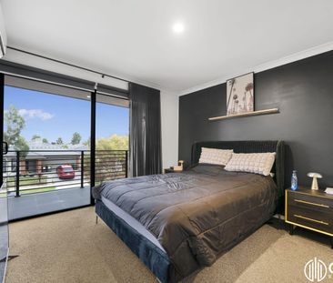 3 Bedroom, Multiple Living Area Townhouse For Lease! - Photo 4