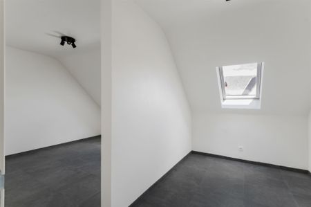 Ruim dakappartement met knap terras, in het landelijke dorpscentrum van Grasheide. - Foto 4