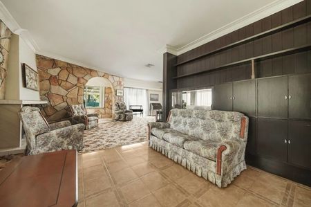 ACREAGE LIFESTYLE IN PRIME RABY LOCATION !!! - Photo 3