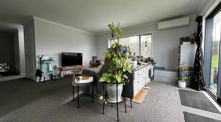 Orewa - 5 bedrooms - Photo 4