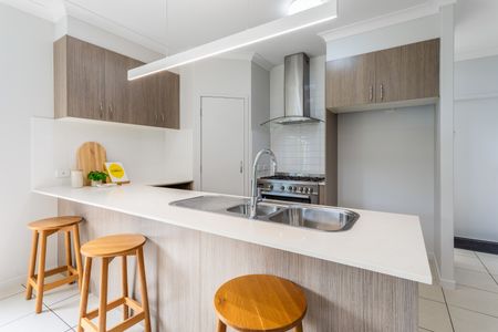 21 Buccaneer Street, Newport QLD 4020 - House For Rent | Domain - Photo 2