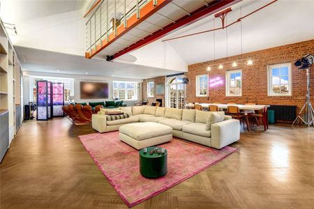 Battersea High Street, London, SW11 3HY - Photo 3