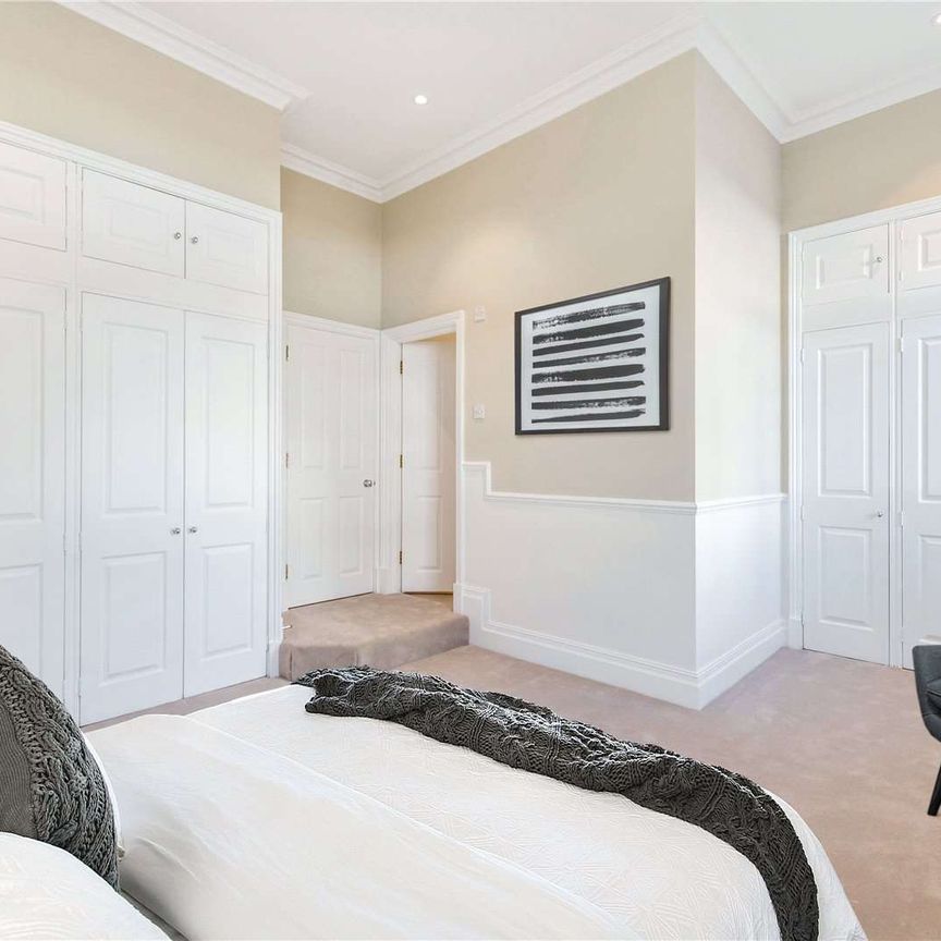 This two double bedroom property is situated on the desirable location of the Kings Road and benefits from being close to all the amenities that Chelsea has to offer - Photo 1