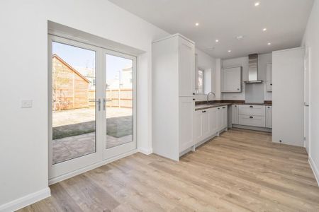 3 bedroom semi-detached house to rent - Photo 5
