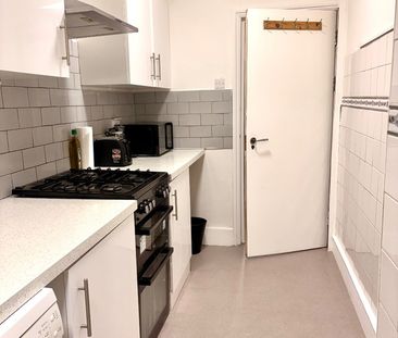 4 Bed Terraced House, Lower Addiscombe Road, CR0 - Photo 4