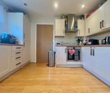 2 bedroom semi-detached house to rent - Photo 5