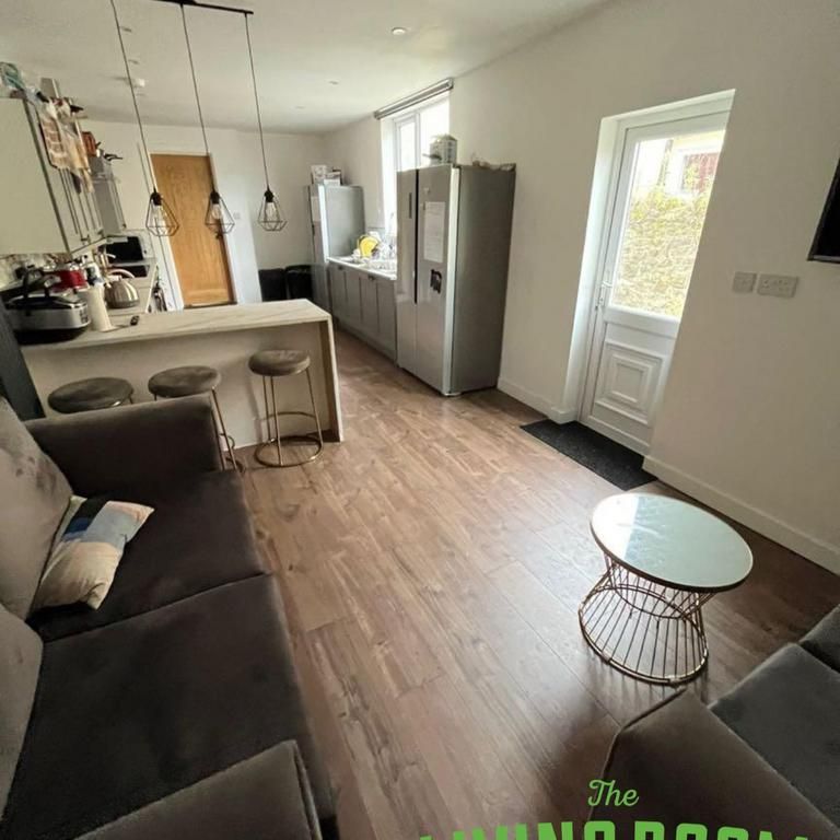 8 bedroom house share to rent - Photo 1
