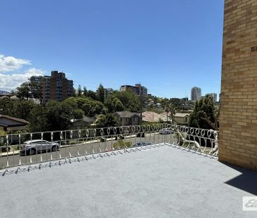 Freshly Renovated Two-Bedroom property – Prime Wollongong Location! - Photo 5