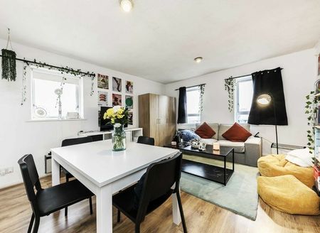 Maplehurst Close - Photo 3