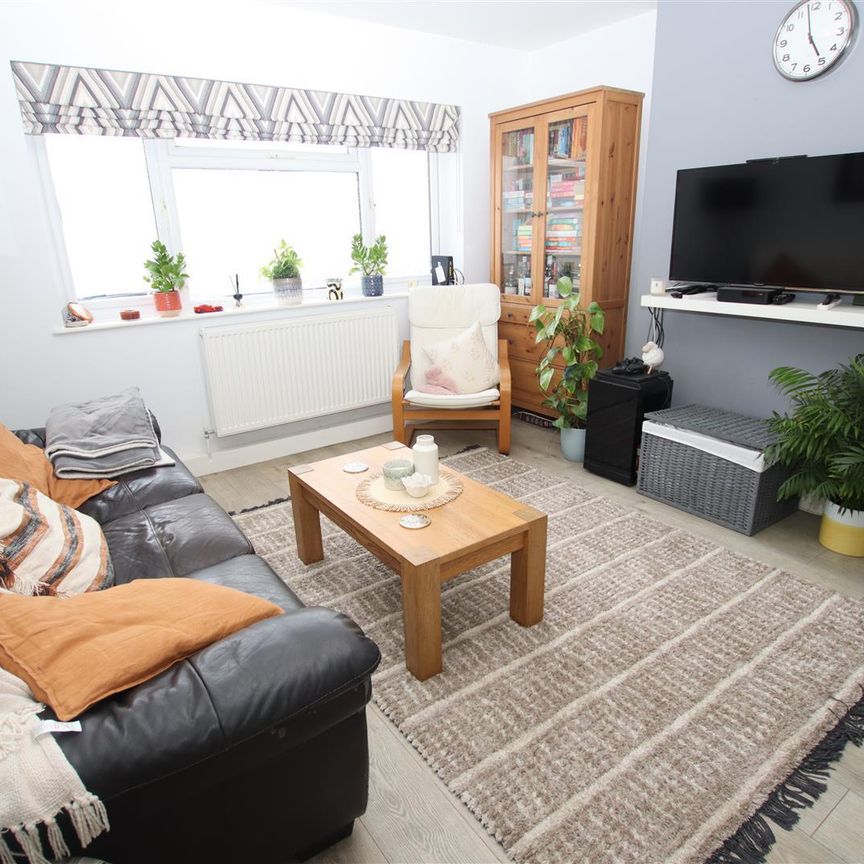 2 bedroom Maisonette to let - Photo 1