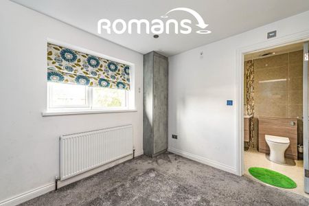 4 bedroom detached house to rent - Photo 2