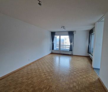 Freshly renovated one-room apartment with view - Photo 2