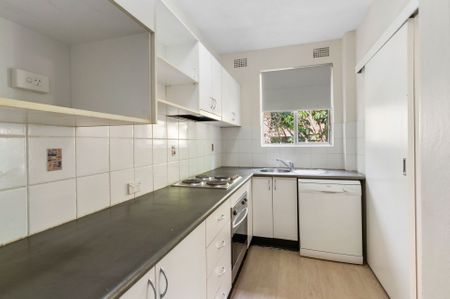 Beautiful Leafy Unit in Quiet Location - Photo 2