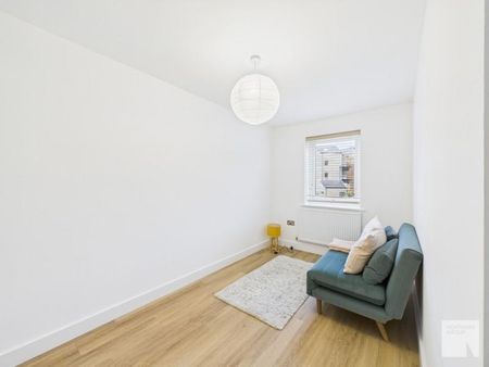 4 bedroom semi-detached house to rent - Photo 5