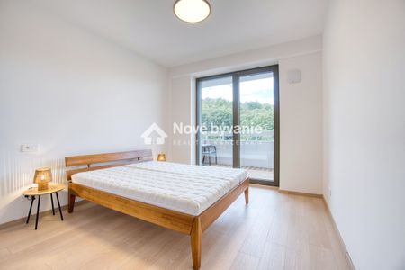Luxusný 2-izbový byt s garážou a veľkým balkónom na Pražskej - Photo 4