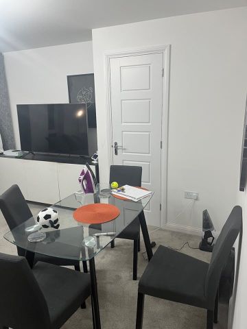 2 Bed Flat, Hengrove Way, BS4 - Photo 3